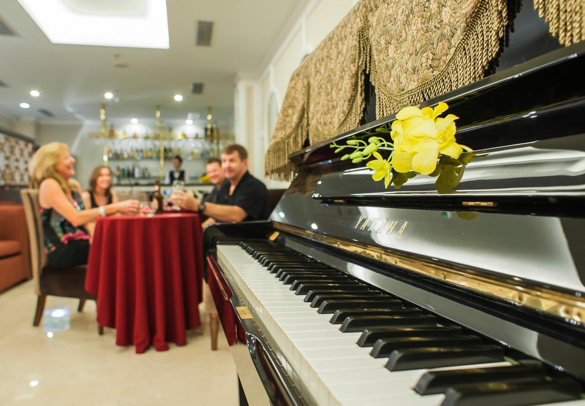 Chalcedony Grand Hotel Ханой Екстериор снимка