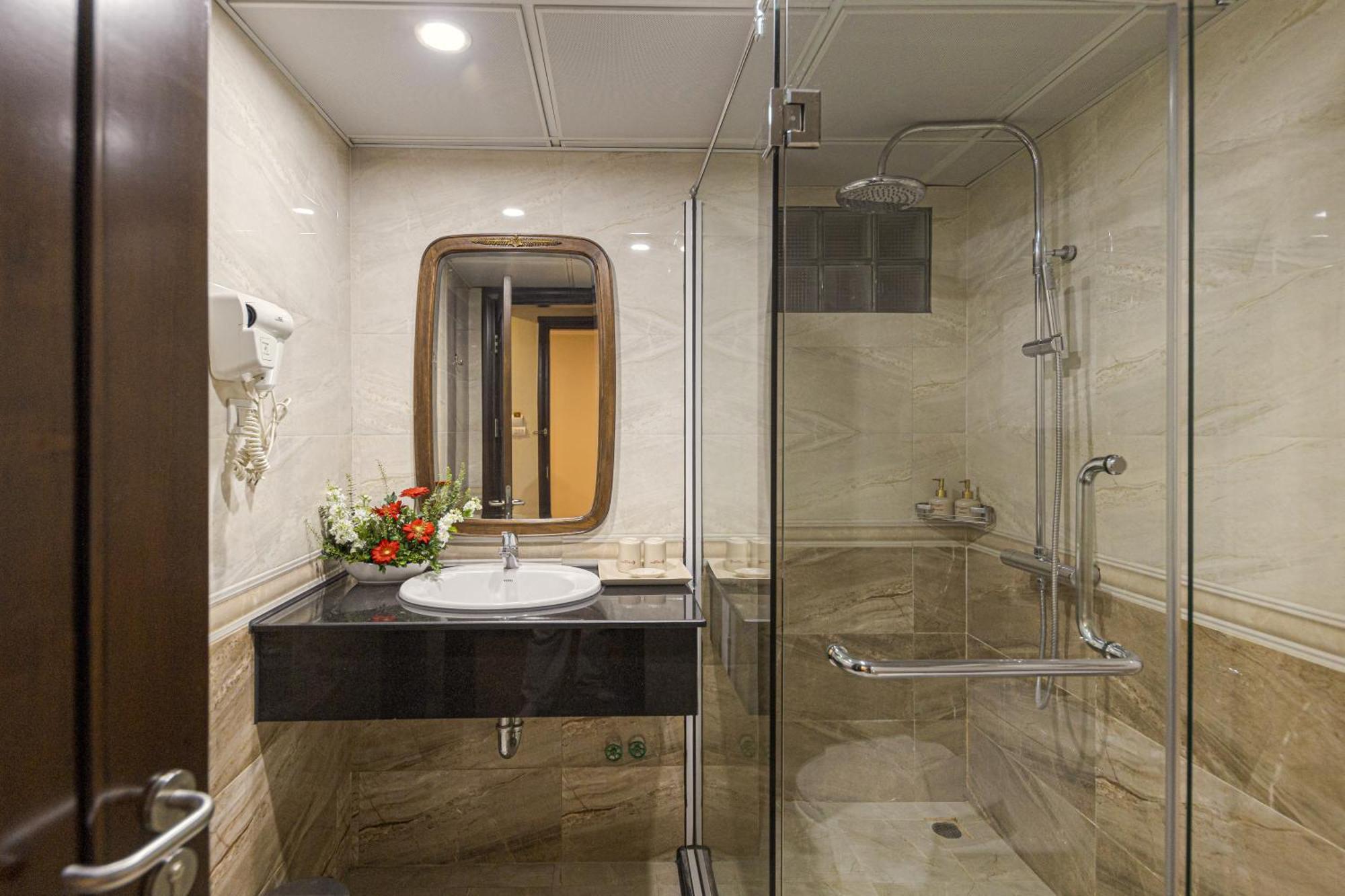 Chalcedony Grand Hotel Ханой Екстериор снимка