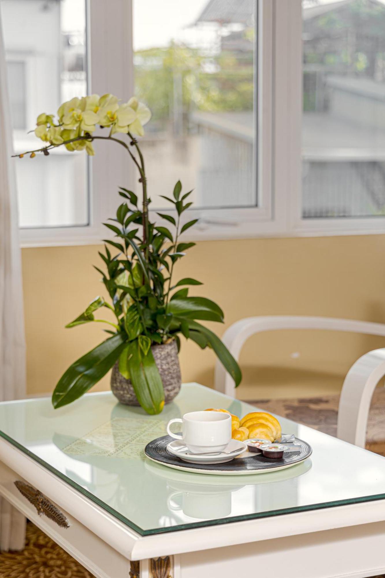 Chalcedony Grand Hotel Ханой Екстериор снимка
